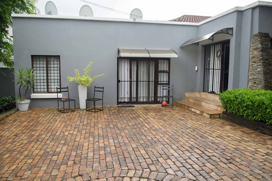To Let 3 Bedroom Property for Rent in Fontainebleau Gauteng