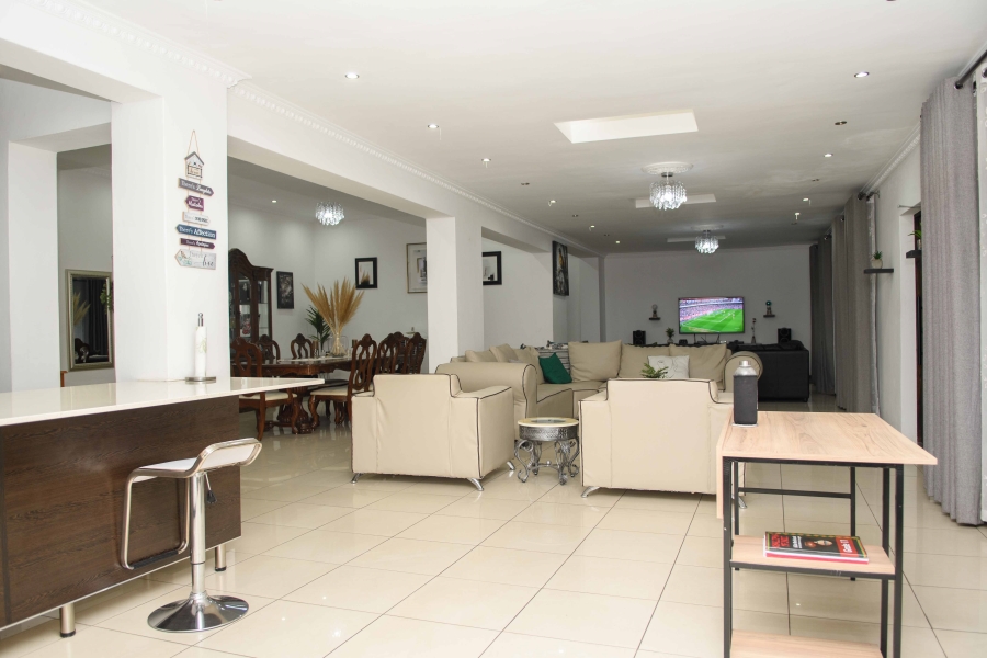 To Let 3 Bedroom Property for Rent in Fontainebleau Gauteng