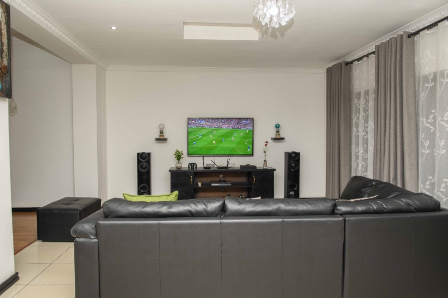 To Let 3 Bedroom Property for Rent in Fontainebleau Gauteng