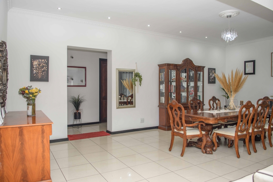 To Let 3 Bedroom Property for Rent in Fontainebleau Gauteng