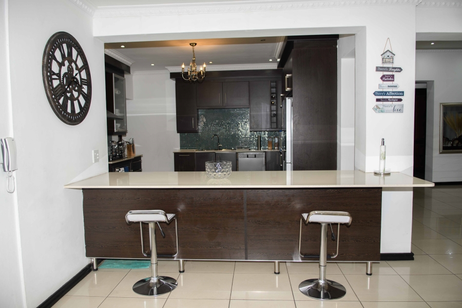 To Let 3 Bedroom Property for Rent in Fontainebleau Gauteng
