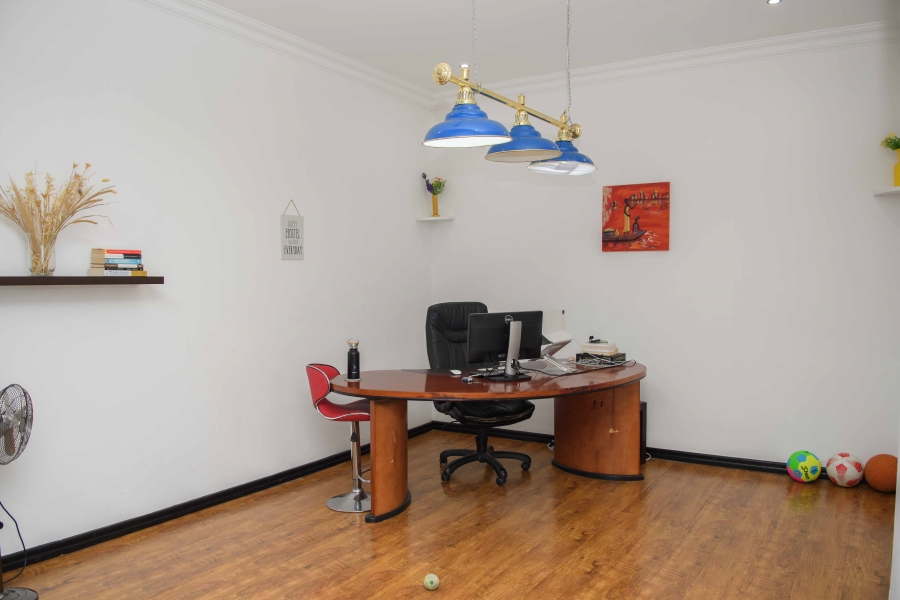 To Let 3 Bedroom Property for Rent in Fontainebleau Gauteng