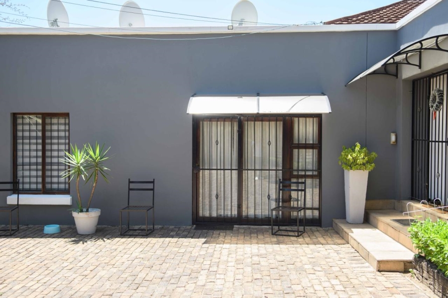 To Let 3 Bedroom Property for Rent in Fontainebleau Gauteng
