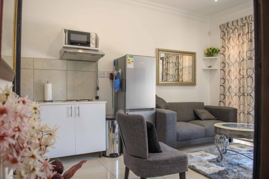 To Let 3 Bedroom Property for Rent in Fontainebleau Gauteng
