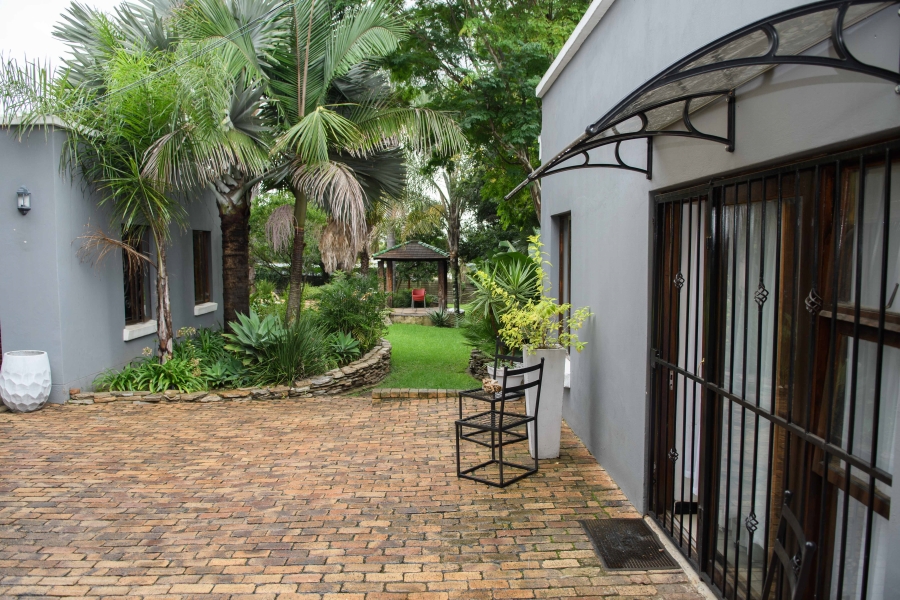 To Let 3 Bedroom Property for Rent in Fontainebleau Gauteng