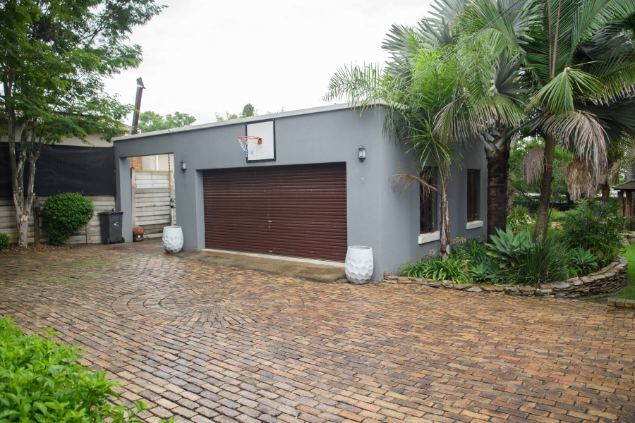 To Let 3 Bedroom Property for Rent in Fontainebleau Gauteng