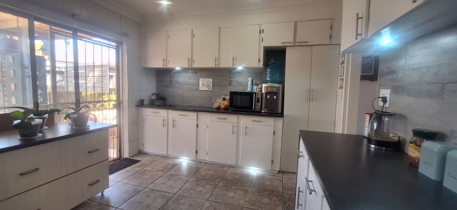 4 Bedroom Property for Sale in Krugersdorp North Gauteng