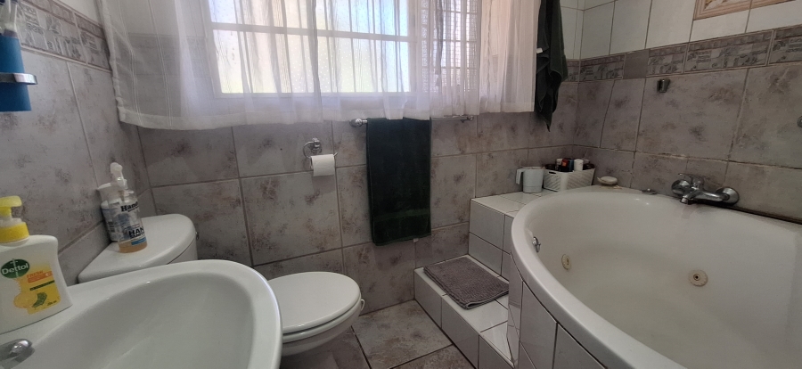 4 Bedroom Property for Sale in Krugersdorp North Gauteng