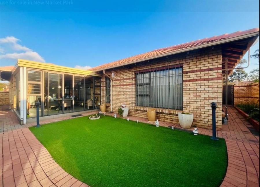 3 Bedroom Property for Sale in New Market Park Gauteng