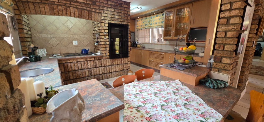 4 Bedroom Property for Sale in Three Rivers East Gauteng
