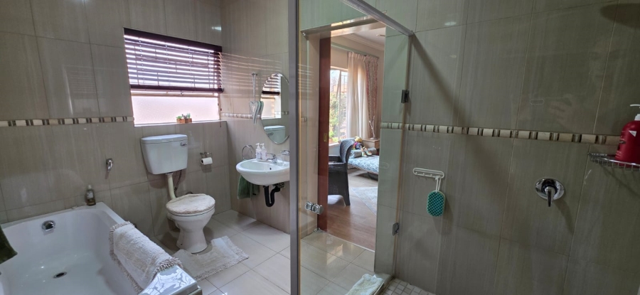4 Bedroom Property for Sale in Three Rivers East Gauteng