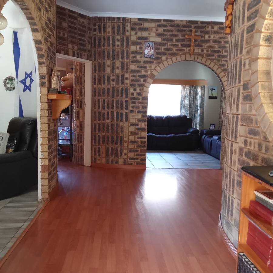 5 Bedroom Property for Sale in Helderkruin View Gauteng