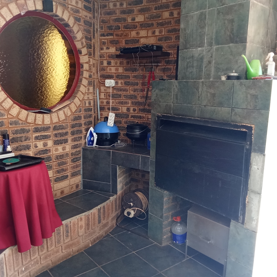 5 Bedroom Property for Sale in Helderkruin View Gauteng