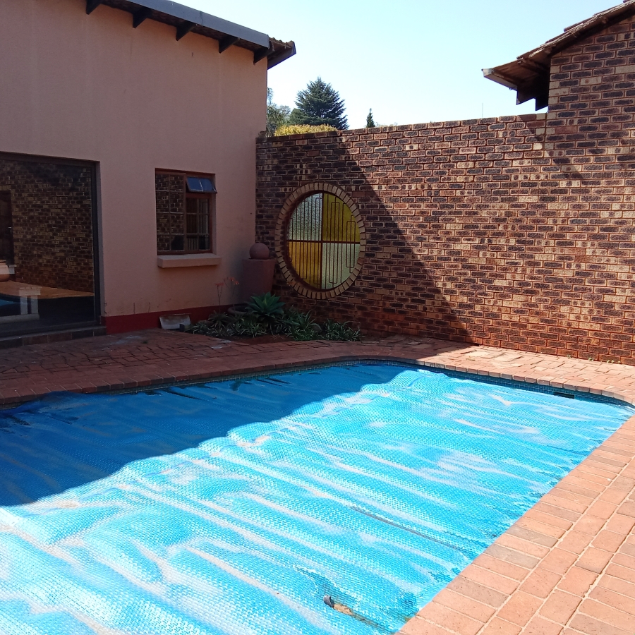 5 Bedroom Property for Sale in Helderkruin View Gauteng