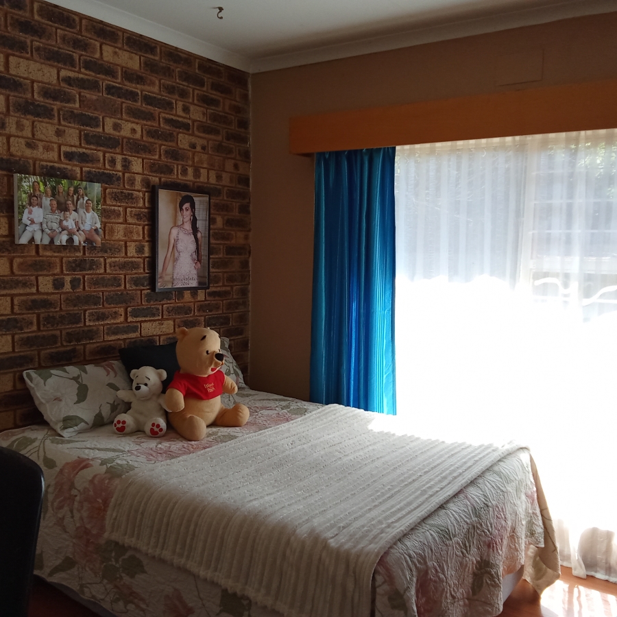 5 Bedroom Property for Sale in Helderkruin View Gauteng