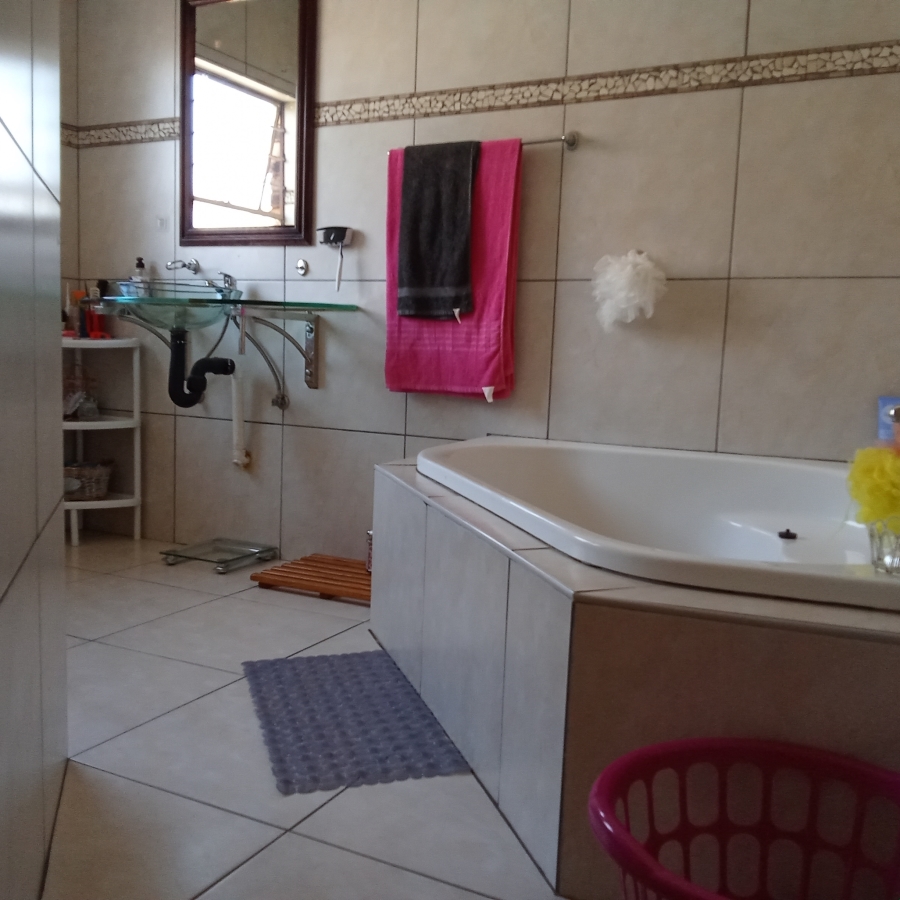 5 Bedroom Property for Sale in Helderkruin View Gauteng