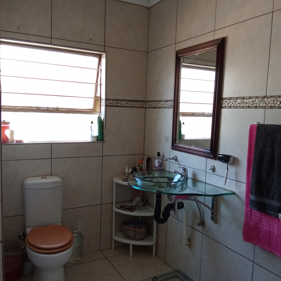 5 Bedroom Property for Sale in Helderkruin View Gauteng