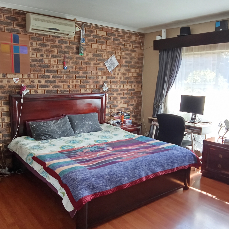 5 Bedroom Property for Sale in Helderkruin View Gauteng