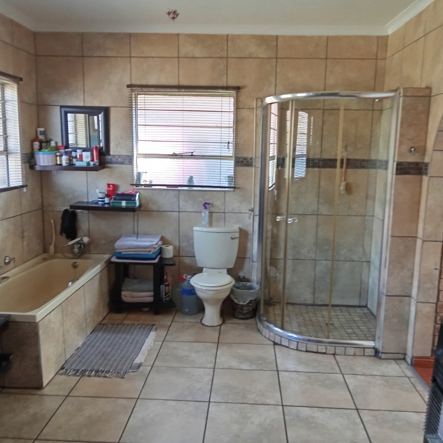 5 Bedroom Property for Sale in Helderkruin View Gauteng