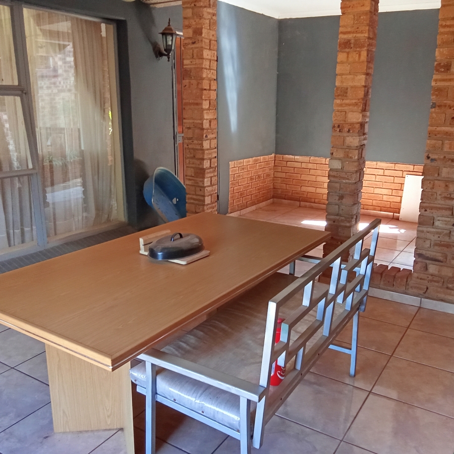 5 Bedroom Property for Sale in Helderkruin View Gauteng