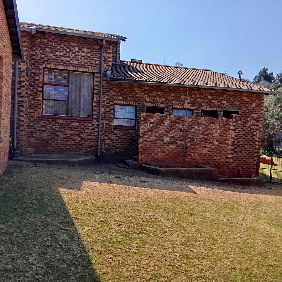 5 Bedroom Property for Sale in Helderkruin View Gauteng
