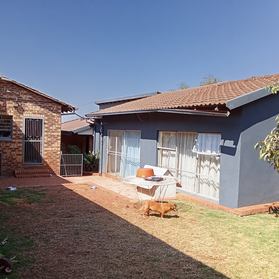 5 Bedroom Property for Sale in Helderkruin View Gauteng