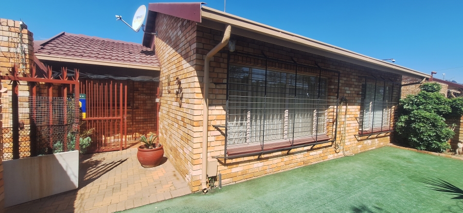 2 Bedroom Property for Sale in Krugersdorp North Gauteng