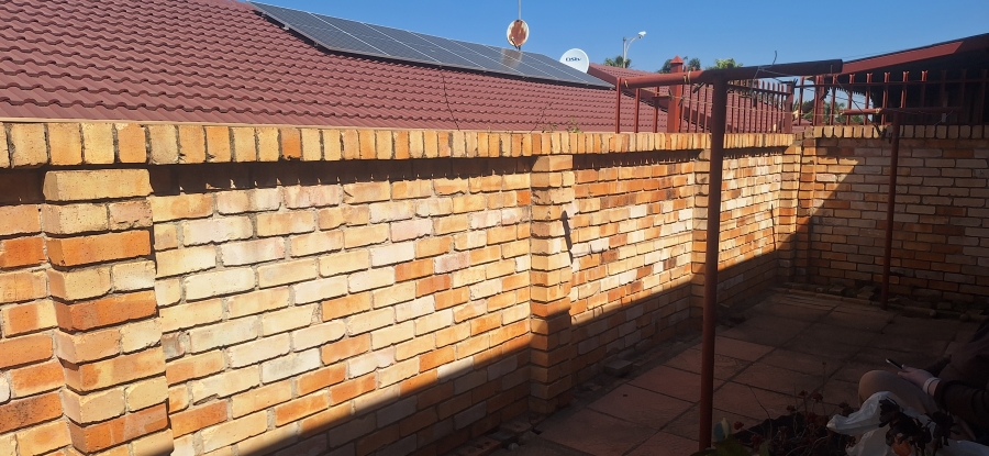 2 Bedroom Property for Sale in Krugersdorp North Gauteng