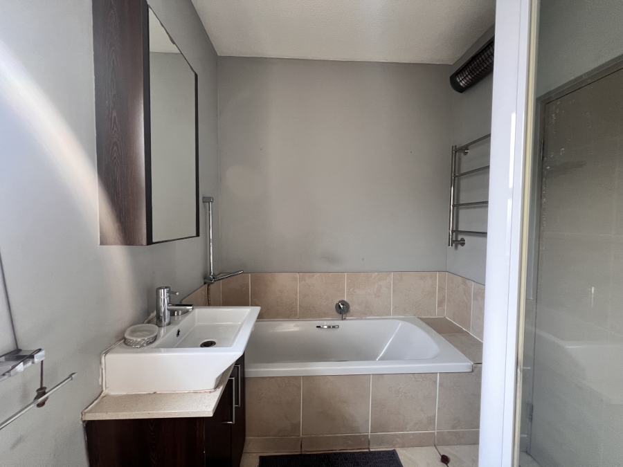 To Let 2 Bedroom Property for Rent in Sunninghill Gauteng