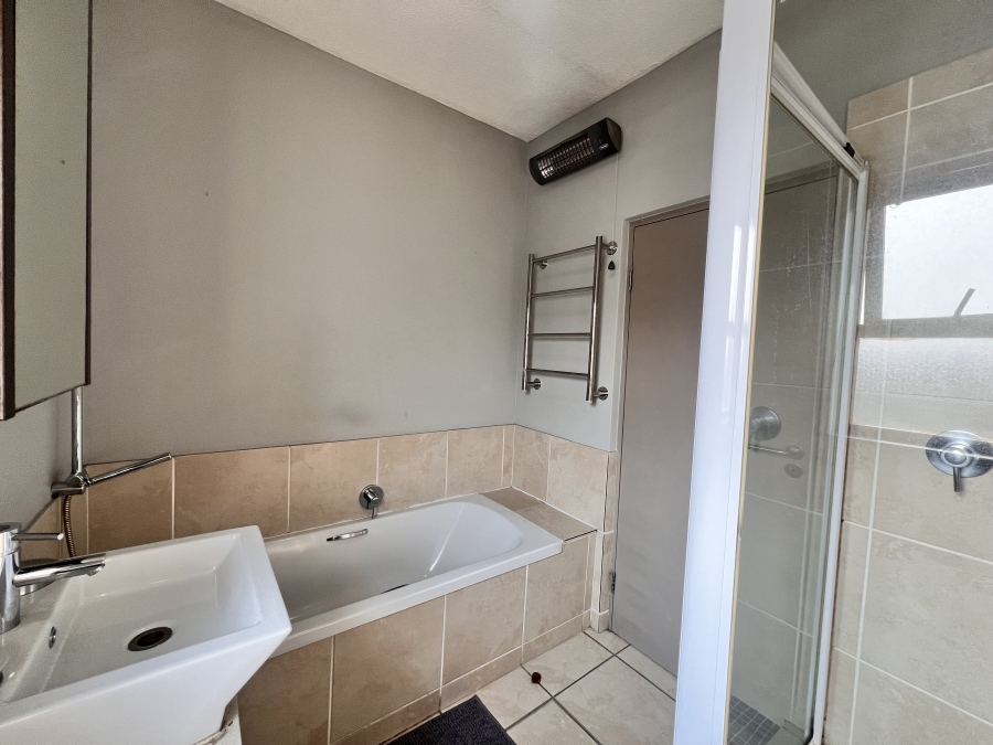 To Let 2 Bedroom Property for Rent in Sunninghill Gauteng