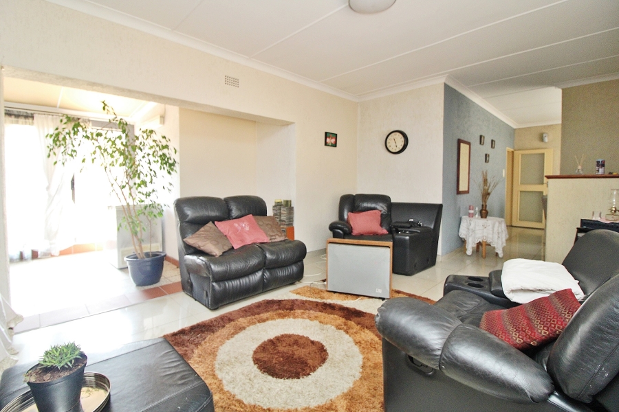 To Let 4 Bedroom Property for Rent in Marlands Gauteng