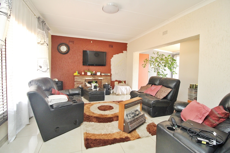To Let 4 Bedroom Property for Rent in Marlands Gauteng