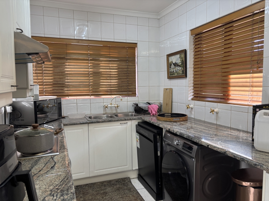 2 Bedroom Property for Sale in Waverley Gauteng