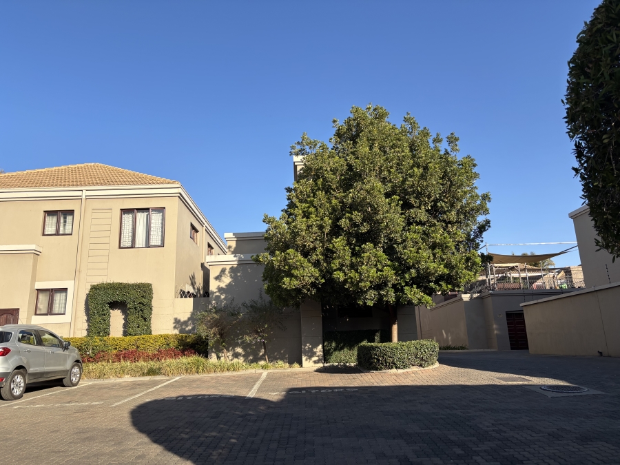 2 Bedroom Property for Sale in Waverley Gauteng