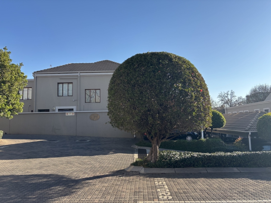 2 Bedroom Property for Sale in Waverley Gauteng
