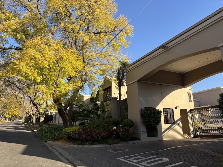 2 Bedroom Property for Sale in Waverley Gauteng