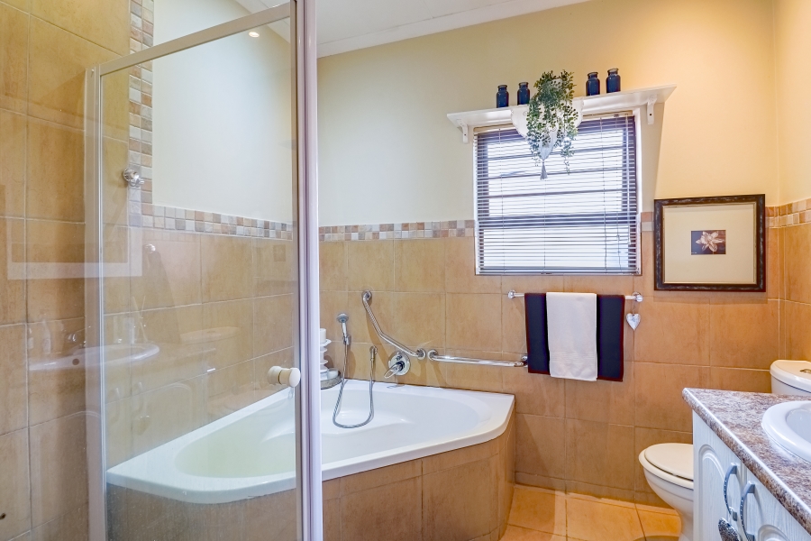 3 Bedroom Property for Sale in The Retreat Gauteng