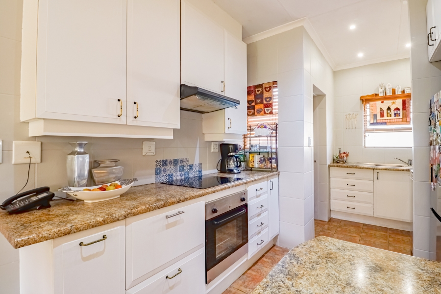 3 Bedroom Property for Sale in The Retreat Gauteng