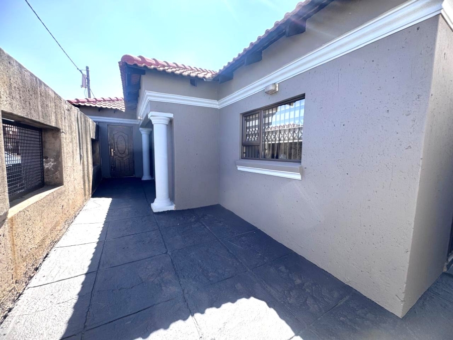 3 Bedroom Property for Sale in Roodekop Gauteng