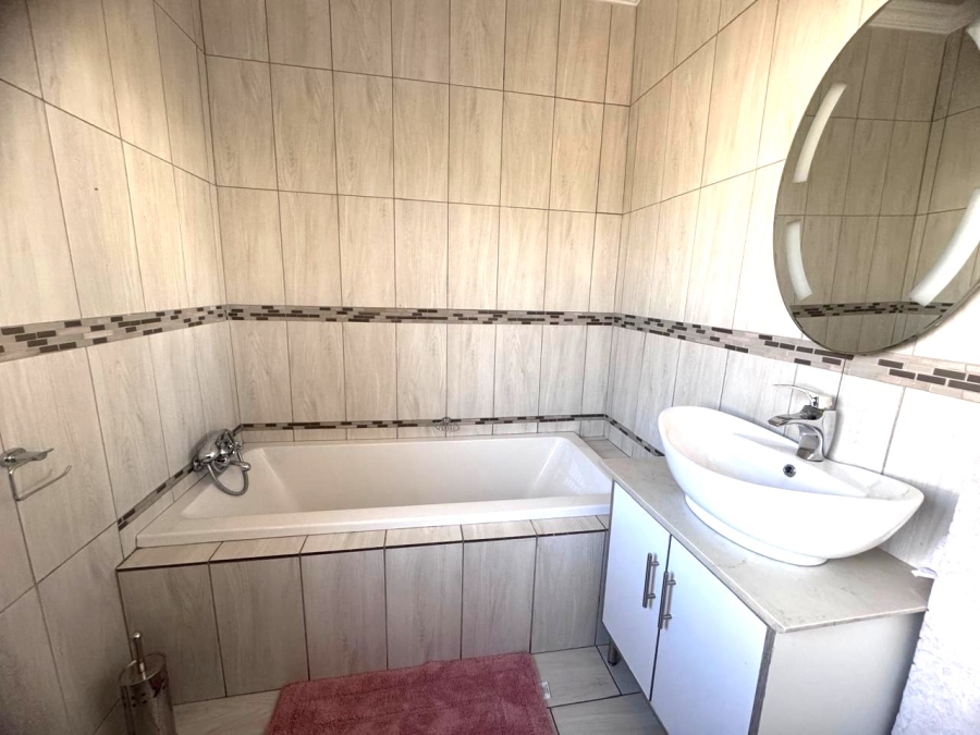 3 Bedroom Property for Sale in Roodekop Gauteng