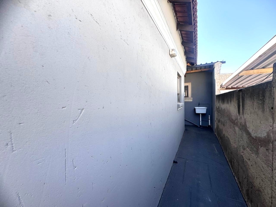 3 Bedroom Property for Sale in Roodekop Gauteng