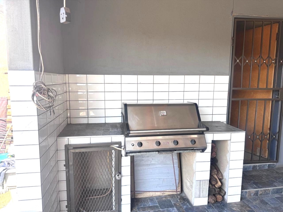 3 Bedroom Property for Sale in Roodekop Gauteng