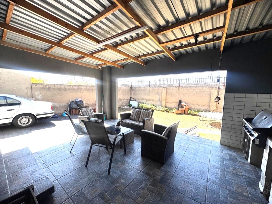 3 Bedroom Property for Sale in Roodekop Gauteng