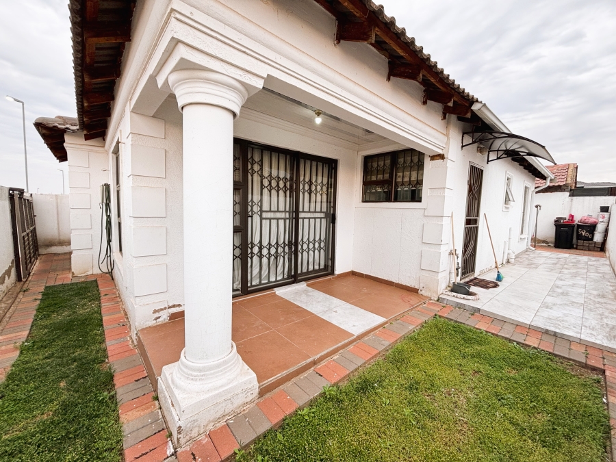 2 Bedroom Property for Sale in Windmill Park Gauteng