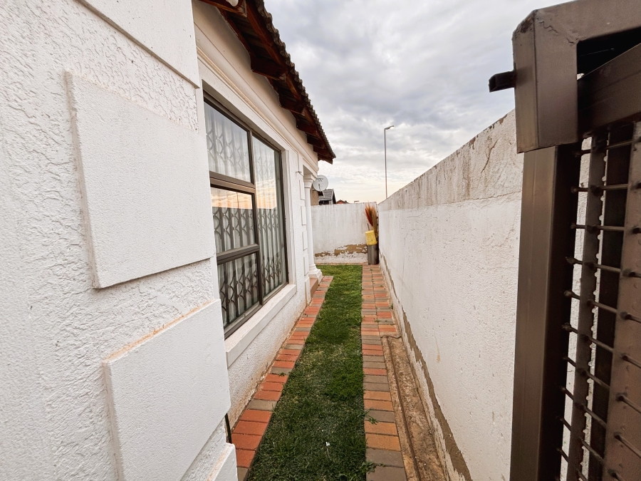 2 Bedroom Property for Sale in Windmill Park Gauteng