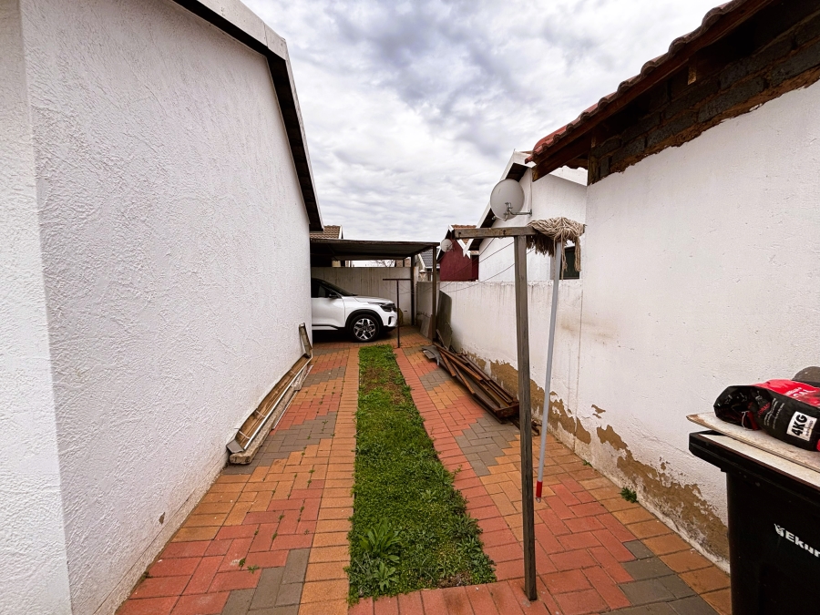2 Bedroom Property for Sale in Windmill Park Gauteng