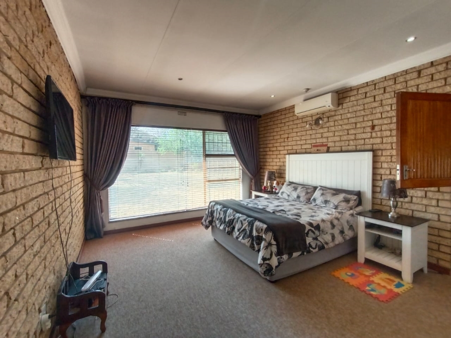 4 Bedroom Property for Sale in Vanderbijlpark SW 5 Gauteng