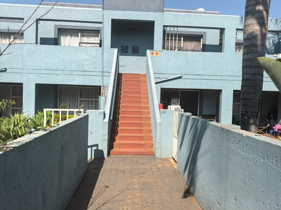 2 Bedroom Property for Sale in Weltevreden Park Gauteng
