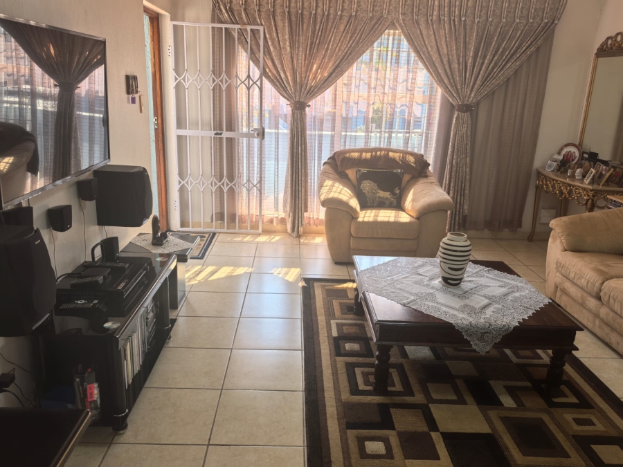 2 Bedroom Property for Sale in Weltevreden Park Gauteng