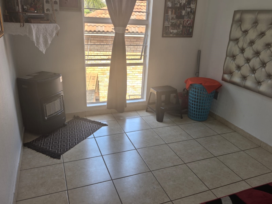 2 Bedroom Property for Sale in Weltevreden Park Gauteng